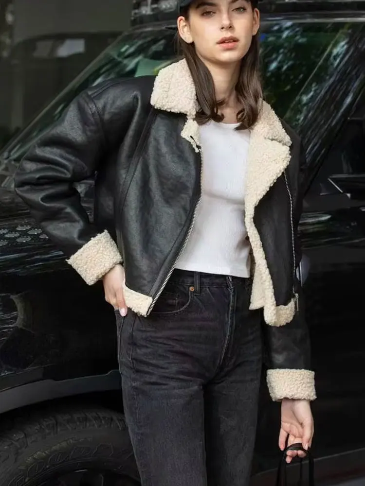 HH Female 2025 Autumn Street Fashion Leather Jacket Causal Lapel Long Sleeves With Pockets Zippers Fly Vintage Coats
HH Female 2025 Autumn Street Fashion Leather Jacket Causal Lapel Long Sleeves With Pockets Zippers Fly Vintage Coats