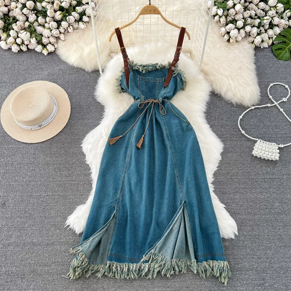 American Retro Design Sense Denim Slim Halter Dress. Women's New Summer Slit Tassel Wipe-Chest Sleeveless Halter A-line Dress
American Retro Design Sense Denim Slim Halter Dress. Women's New Summer Slit Tassel Wipe-Chest Sleeveless Halter A-line Dress