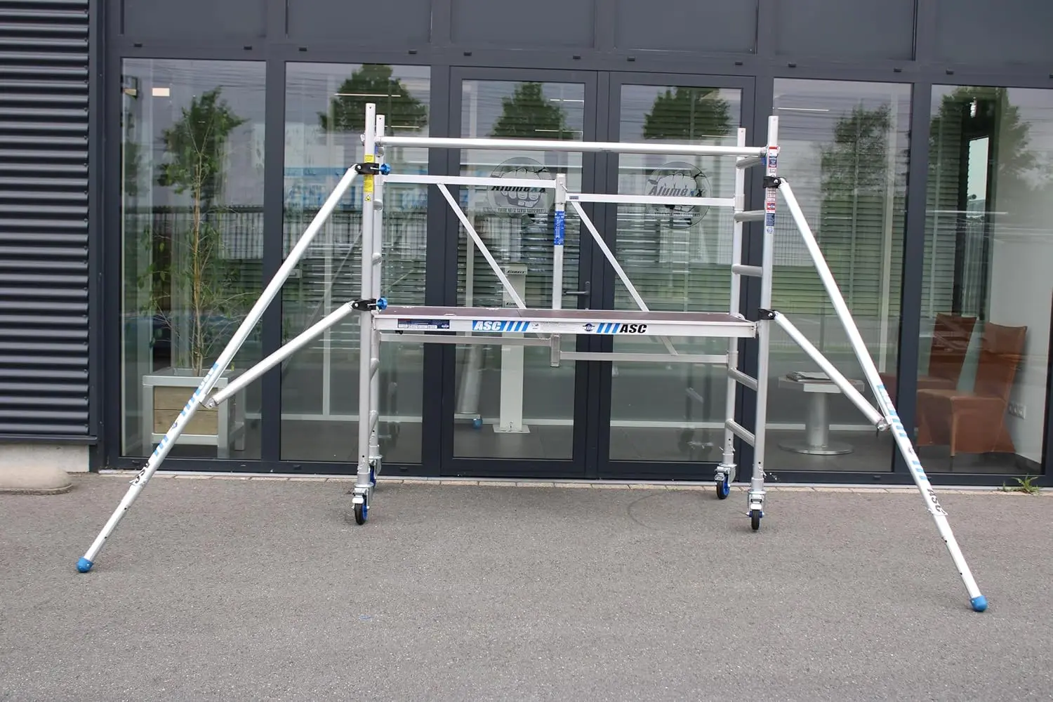 Aluminum Scaffold Advanced | Stackable Folding Tower with Hatch | Stacked Load Capacity of 1000 lbs 9'8" Stacked Platform Height
Aluminum Scaffold Advanced | Stackable Folding Tower with Hatch | Stacked Load Capacity of 1000 lbs 9'8" Stacked Platform Height