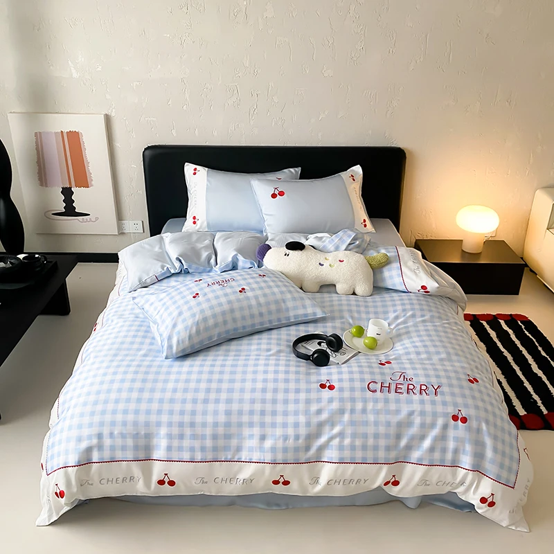 Blue White Grid Bedding Set 3/4pcs Red Cherry Duvet Cover Set Fresh Style for Home Students School Opens Dormitory Decorstion
Blue White Grid Bedding Set 3/4pcs Red Cherry Duvet Cover Set Fresh Style for Home Students School Opens Dormitory Decorstion