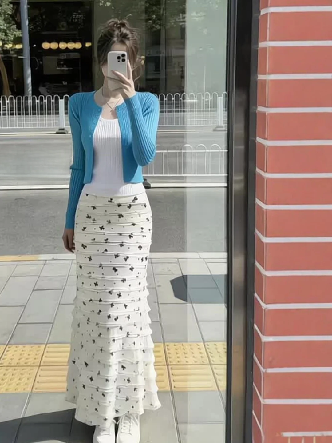 Unique Knitted Cardigan And ter Ne Skirt Set Women's Faion Spring Collection Comfortable Warm Cotton Material
Unique Knitted Cardigan And ter Ne Skirt Set Women's Faion Spring Collection Comfortable Warm Cotton Material