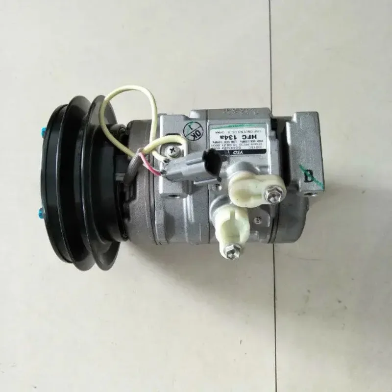 Excavator Spare Parts 20Y-979-6121 Air Condition Compressor for PC200-7 Construction Machinery Parts
Excavator Spare Parts 20Y-979-6121 Air Condition Compressor for PC200-7 Construction Machinery Parts