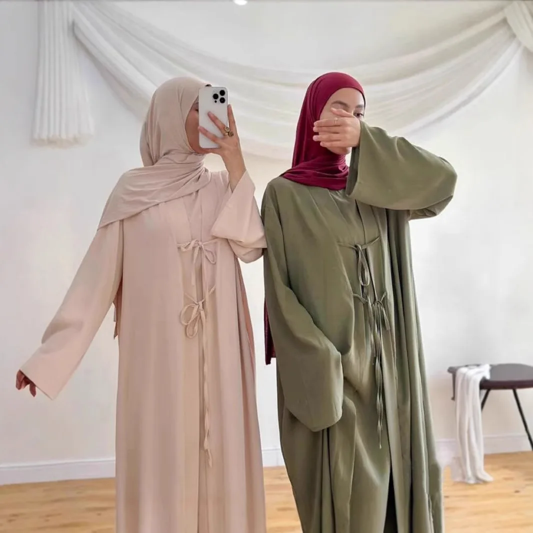 Morocco Party Dress Women Abaya 2 Piece Set Silky Satin Dubai Muslim Dresses Eid Caftan Evening Long Robe Vestidos Abayas Robe
Morocco Party Dress Women Abaya 2 Piece Set Silky Satin Dubai Muslim Dresses Eid Caftan Evening Long Robe Vestidos Abayas Robe