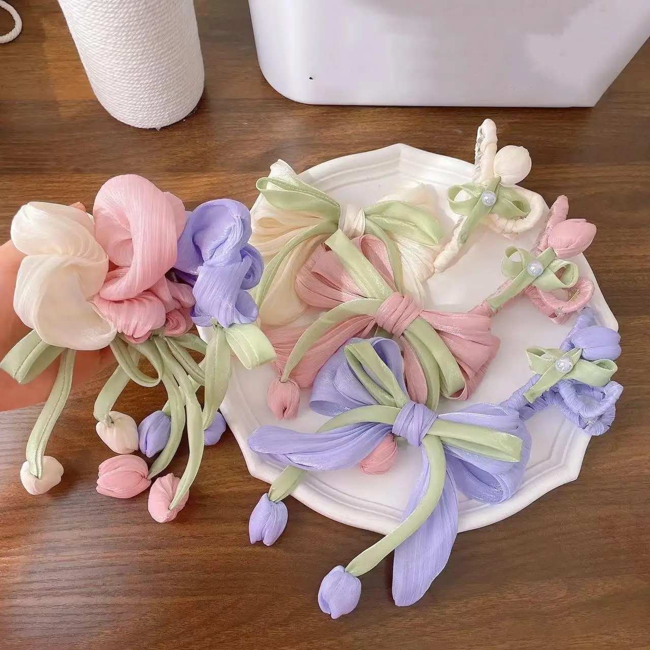 3PCs/Set Elegant Tulip Flower Hair Clips for Women Girls Satin Fabric Bow Hair Claw Barrettes hair Ties Korean Hair Accessories
3PCs/Set Elegant Tulip Flower Hair Clips for Women Girls Satin Fabric Bow Hair Claw Barrettes hair Ties Korean Hair Accessories