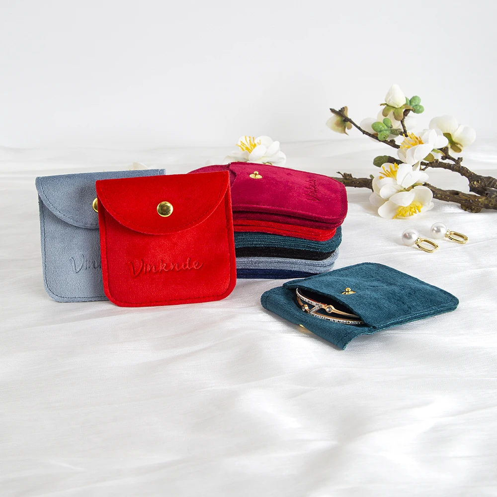 Wholesale Custom Logo Velvet Jewelry Gift Envelope Pouch for Bracelet Button Closure Rings Necklaces Watches Glasses Gemstones
Wholesale Custom Logo Velvet Jewelry Gift Envelope Pouch for Bracelet Button Closure Rings Necklaces Watches Glasses Gemstones