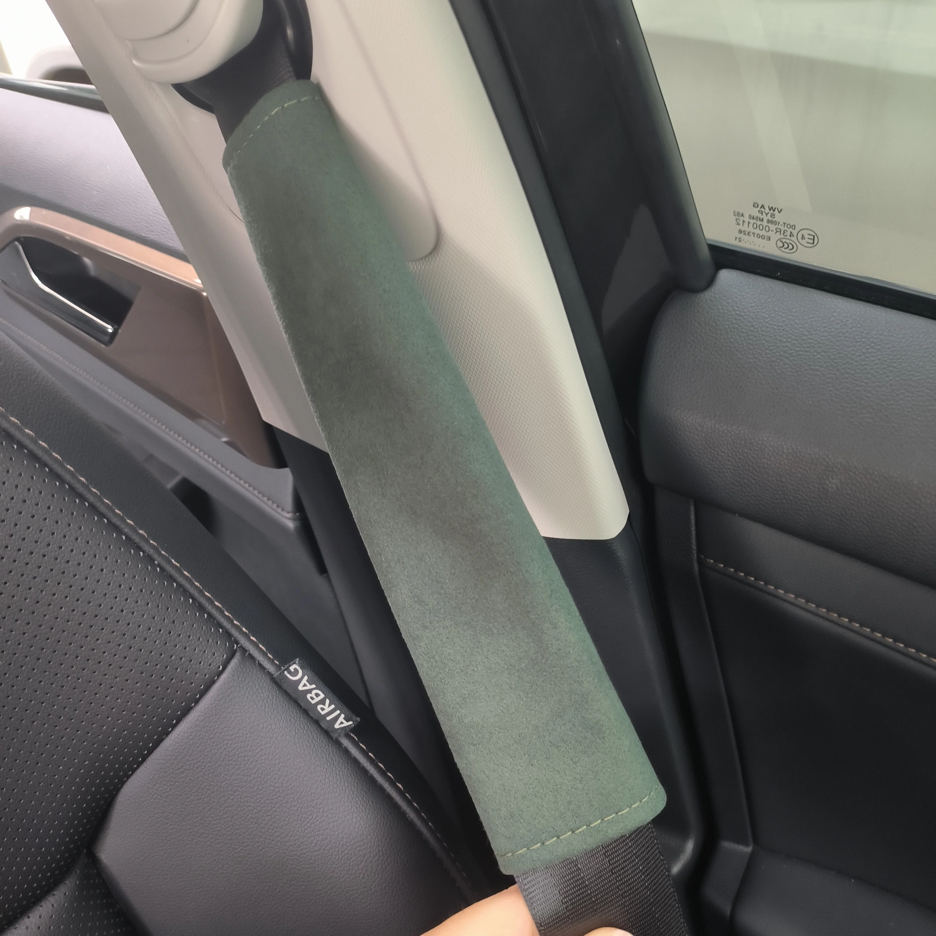 Green seat belt cover comfortable car shoulder pad seat belt adult youth children decoration car accessories
Green seat belt cover comfortable car shoulder pad seat belt adult youth children decoration car accessories