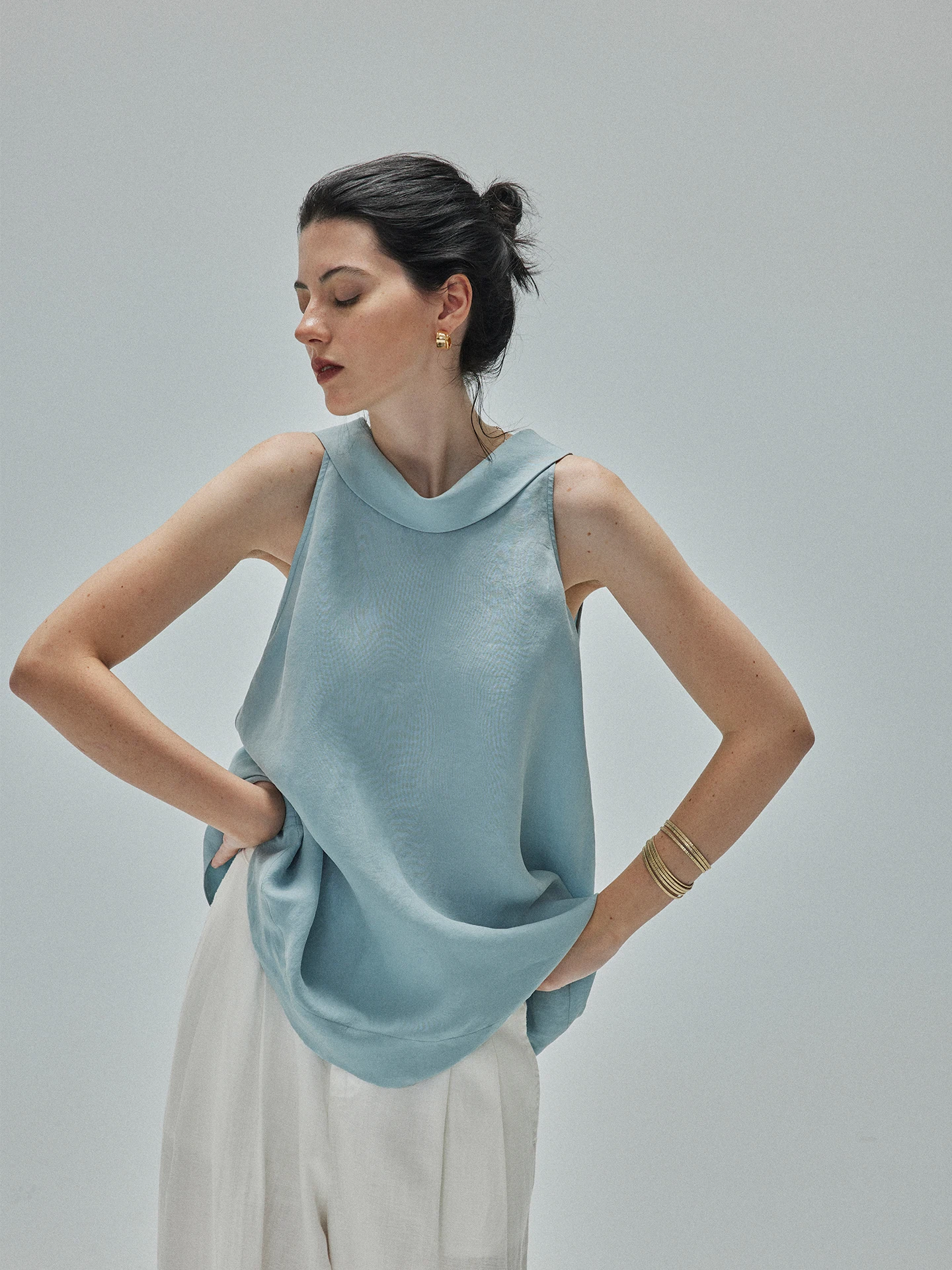 Moofeel Copper Ammonia Rayon Sleeveless Shirt Stand Collar A-Line Top Women's Summer Fashion Skintight Bumpy Gown
Moofeel Copper Ammonia Rayon Sleeveless Shirt Stand Collar A-Line Top Women's Summer Fashion Skintight Bumpy Gown