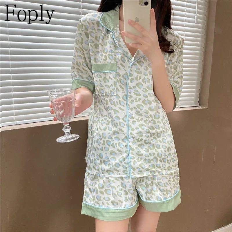 Leopard Print Woman Pyjamas Set Spring Summer 2Piece Pajama Silk Satin Sleepwear Shortsleeve Top Shorts Pijama Pjs Loungewear
Leopard Print Woman Pyjamas Set Spring Summer 2Piece Pajama Silk Satin Sleepwear Shortsleeve Top Shorts Pijama Pjs Loungewear