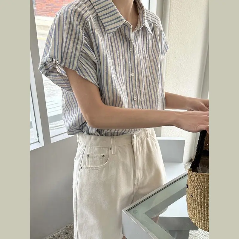 Новая синяя женская рубашка в полоску с коротким рукавом, лето 2026, в корейском стиле, свободная, повседневная, универсальная, тонкая, на одной пуговице, кардиган
Новая синяя женская рубашка в полоску с коротким рукавом, лето 2026, в корейском стиле, свободная, повседневная, универсальная, тонкая, на одной пуговице, кардиган