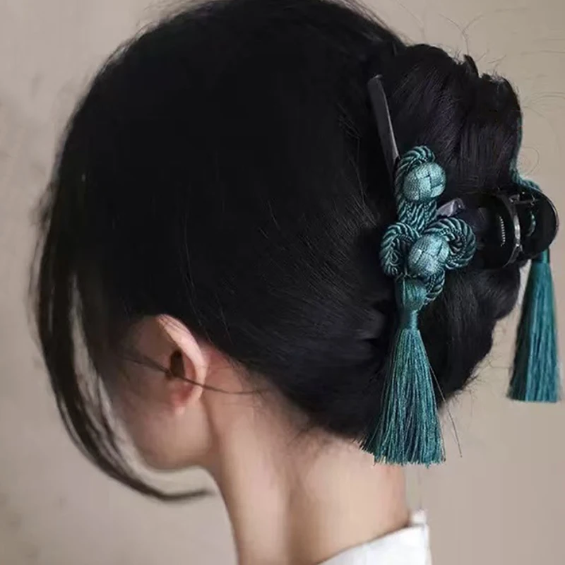 Embrace Chinese Elegance! Hand Woven Tassel Hair Clip, the Perfect Finishing Touch for Hanfu or Cheongsam Style
Embrace Chinese Elegance! Hand Woven Tassel Hair Clip, the Perfect Finishing Touch for Hanfu or Cheongsam Style