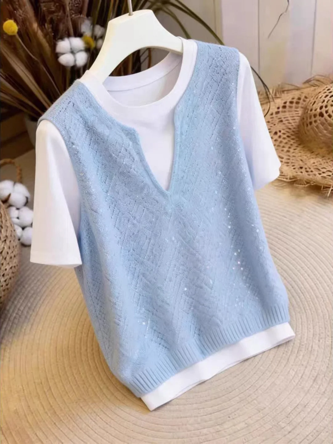 Summer Ice Silk Knitted Top Women's Crew Neck Short Sleeve Color Block Design Fake Two-Piece Style Korean Loose Fit Innerwear
Summer Ice Silk Knitted Top Women's Crew Neck Short Sleeve Color Block Design Fake Two-Piece Style Korean Loose Fit Innerwear