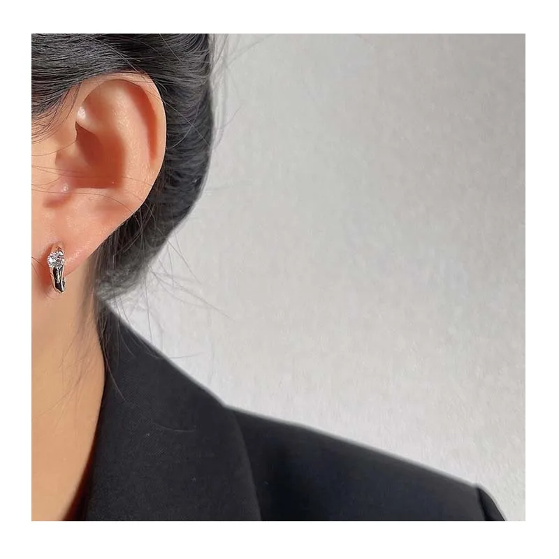 Geometric Micro-inlaid Zircon Ear Buckles Women's Light Luxury Fashion Temperament Simple Earrings Personalized Commuter Earring
Geometric Micro-inlaid Zircon Ear Buckles Women's Light Luxury Fashion Temperament Simple Earrings Personalized Commuter Earring