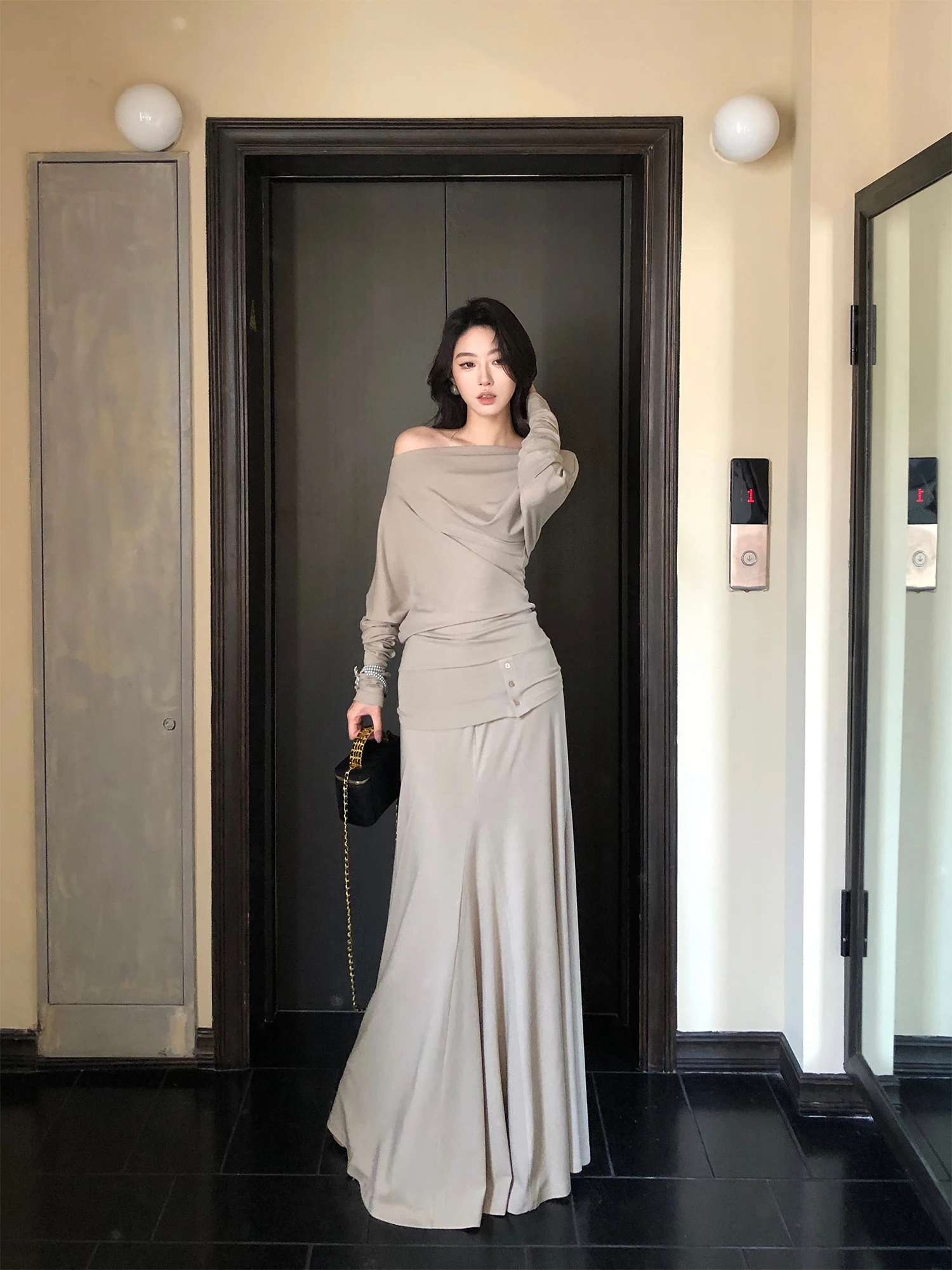KKABOVE Grey Khaki Asymmetrical Long Sleeve Knitted Dress with Fish Tail Half Skirt Two Piece Set High Waist Casual Style
KKABOVE Grey Khaki Asymmetrical Long Sleeve Knitted Dress with Fish Tail Half Skirt Two Piece Set High Waist Casual Style