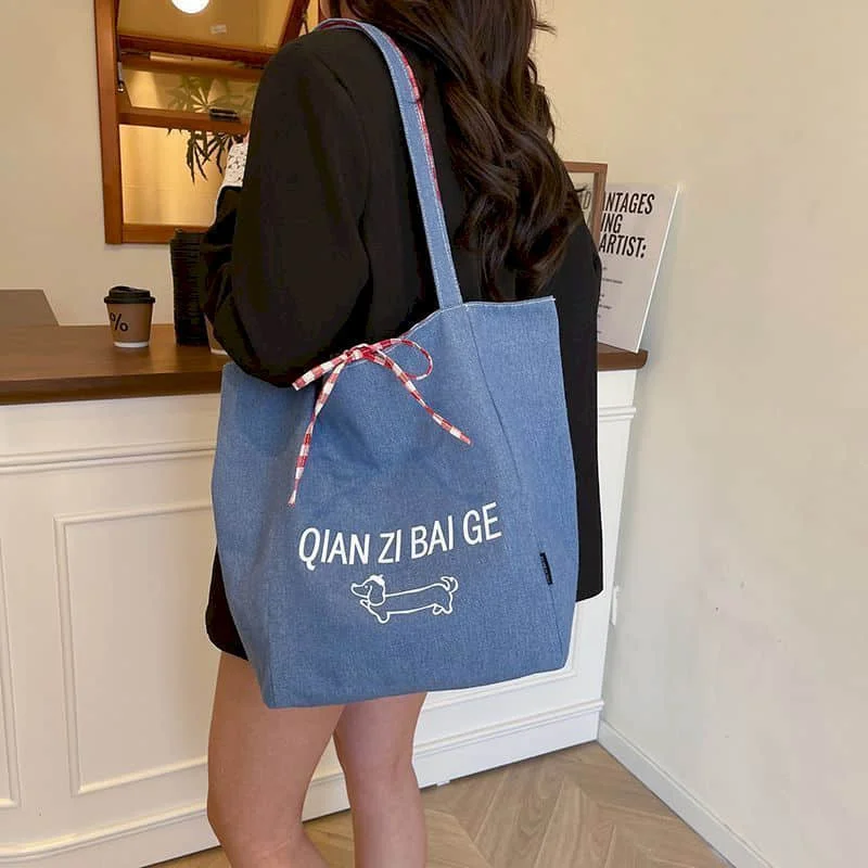 Джинсовая большая сумка, многоразовые водонепроницаемые сумки на плечо, повседневные прочные сумки с буквенным дизайном, вместительные прочные сумки в японском стиле для женщин
Джинсовая большая сумка, многоразовые водонепроницаемые сумки на плечо, повседневные прочные сумки с буквенным дизайном, вместительные прочные сумки в японском стиле для женщин