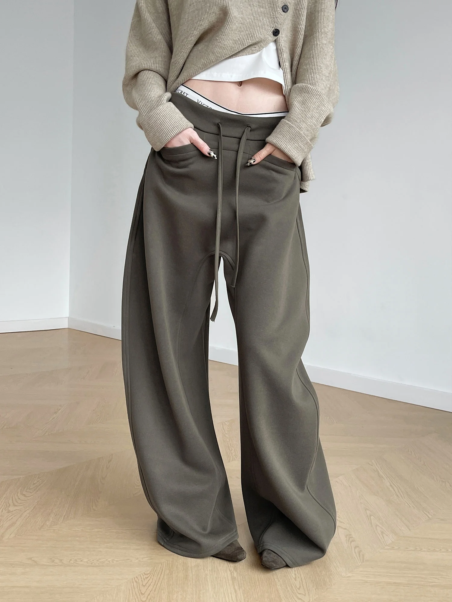 Inbeshowroom American Retro Drawstring Knife Sweatpants Loose Casual Men's Women's Long Trousers Commute Simple Style
Inbeshowroom American Retro Drawstring Knife Sweatpants Loose Casual Men's Women's Long Trousers Commute Simple Style