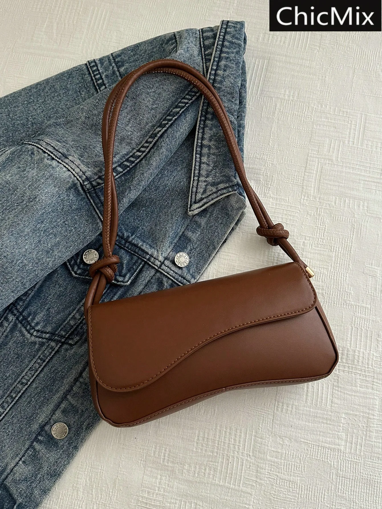 This Fashionable And Minimalist Bag Features An Asymmetric Flap Design And Adjustable Shoulder Strap, Suitable For Shopping, Carrying Wallets, And Especially Suitable For Young Women, College Students, Young Professionals, And Office Workers. It Is Also V
This Fashionable And Minimalist Bag Features An Asymmetric Flap Design And Adjustable Shoulder Strap, Suitable For Shopping, Carrying Wallets, And Especially Suitable For Young Women, College Students, Young Professionals, And Office Workers. It Is Also V