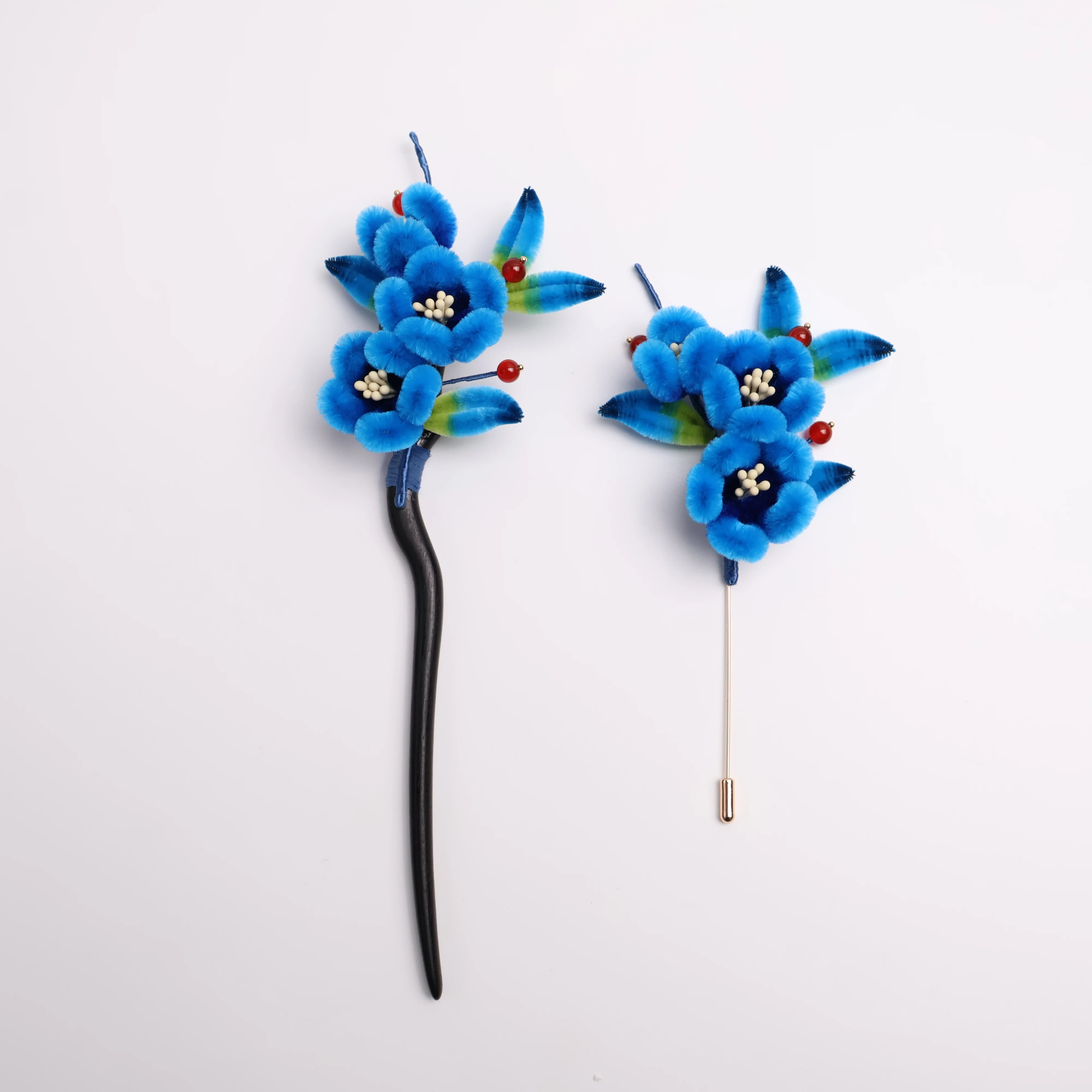 Yuzhou Velvet Plum New Chinese Style High-End Sensation Silk Hairpin Hanfu Accessories Floral Level Intangible Cultural Heritage
Yuzhou Velvet Plum New Chinese Style High-End Sensation Silk Hairpin Hanfu Accessories Floral Level Intangible Cultural Heritage