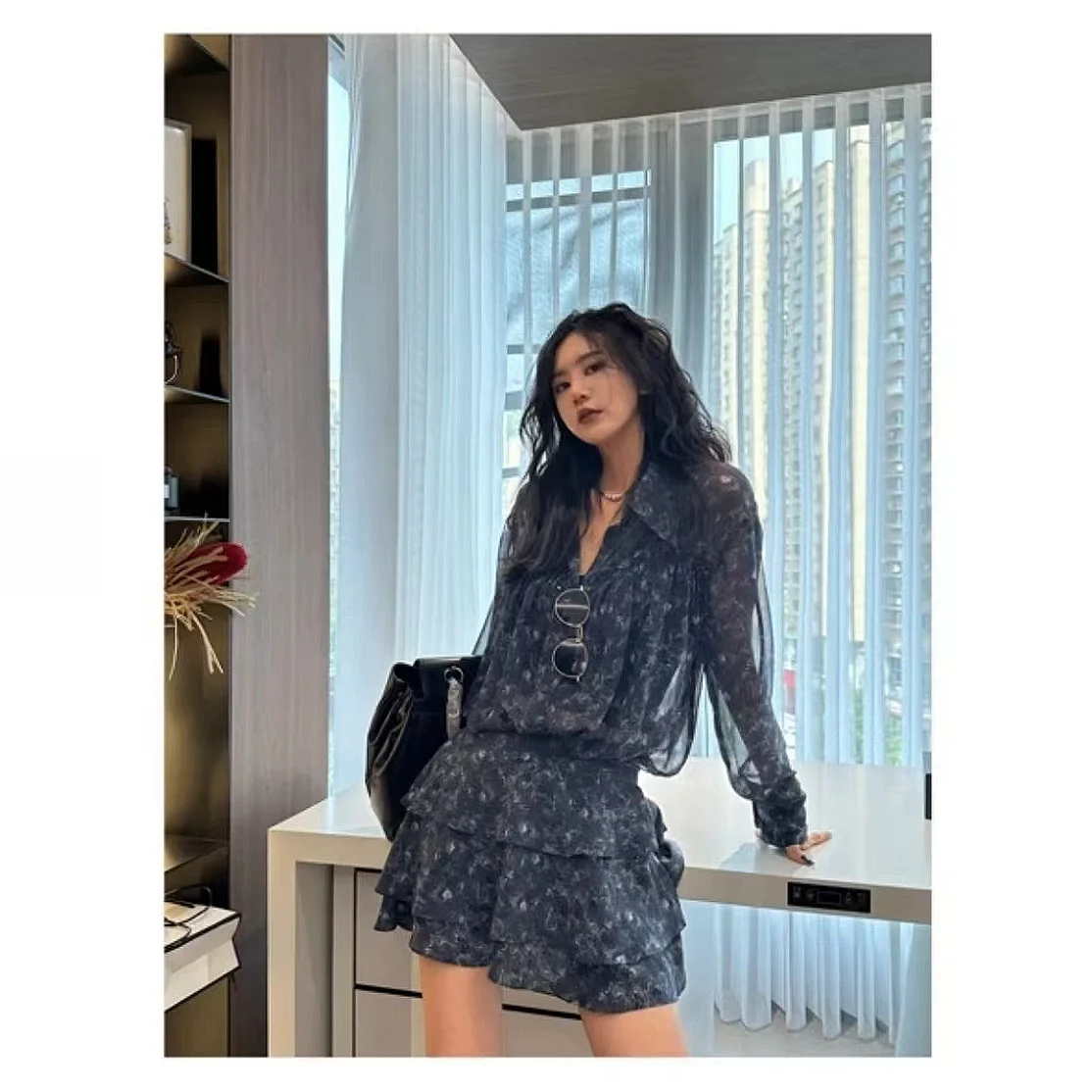 2 Piece Sets Womens Outfits Summer New Retro Style High-end Designed Temperature Loose Fashionable Print Sunscreen Shirt + Skirt
2 Piece Sets Womens Outfits Summer New Retro Style High-end Designed Temperature Loose Fashionable Print Sunscreen Shirt + Skirt