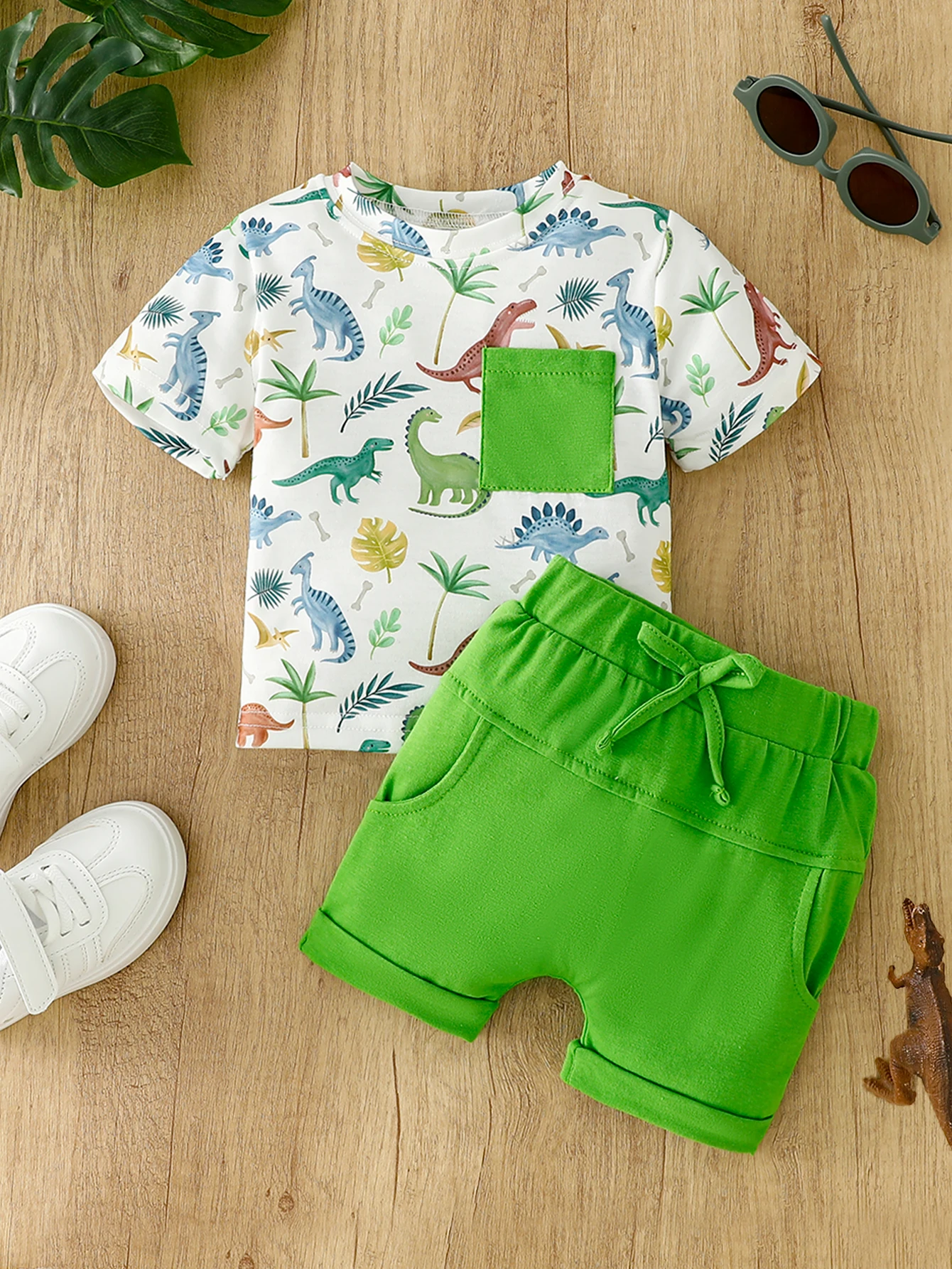 2pcs Set Children's Suit Boy Cartoon Dinosaur Pocket T-Shirt Fake Drawstring Green Shorts Set
2pcs Set Children's Suit Boy Cartoon Dinosaur Pocket T-Shirt Fake Drawstring Green Shorts Set