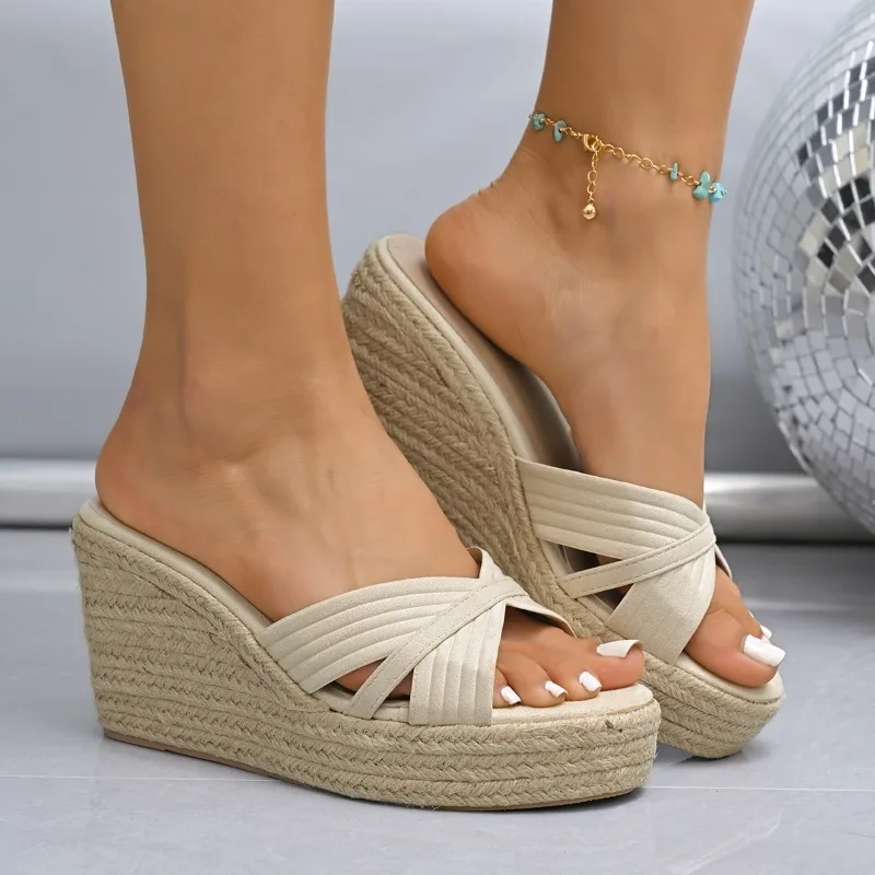 Новинка 2025, модные стильные летние женские цельные босоножки на толстой подошве с наклонным каблуком, удобные элегантные темпераментные крутые туфли-лодочки
Новинка 2025, модные стильные летние женские цельные босоножки на толстой подошве с наклонным каблуком, удобные элегантные темпераментные крутые туфли-лодочки