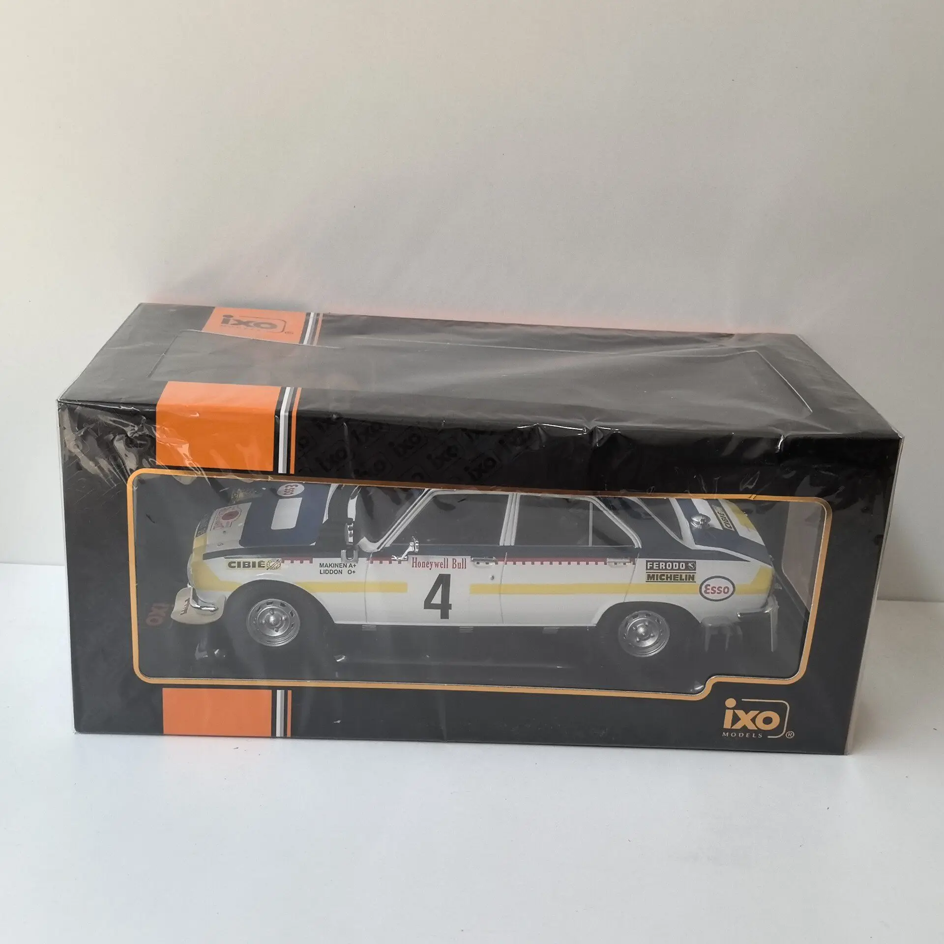 Diecast IXO 1/18 Scale PEUGEOT 504 TI # 4 1975 Racing Q1 Alloy Car Model
Diecast IXO 1/18 Scale PEUGEOT 504 TI # 4 1975 Racing Q1 Alloy Car Model