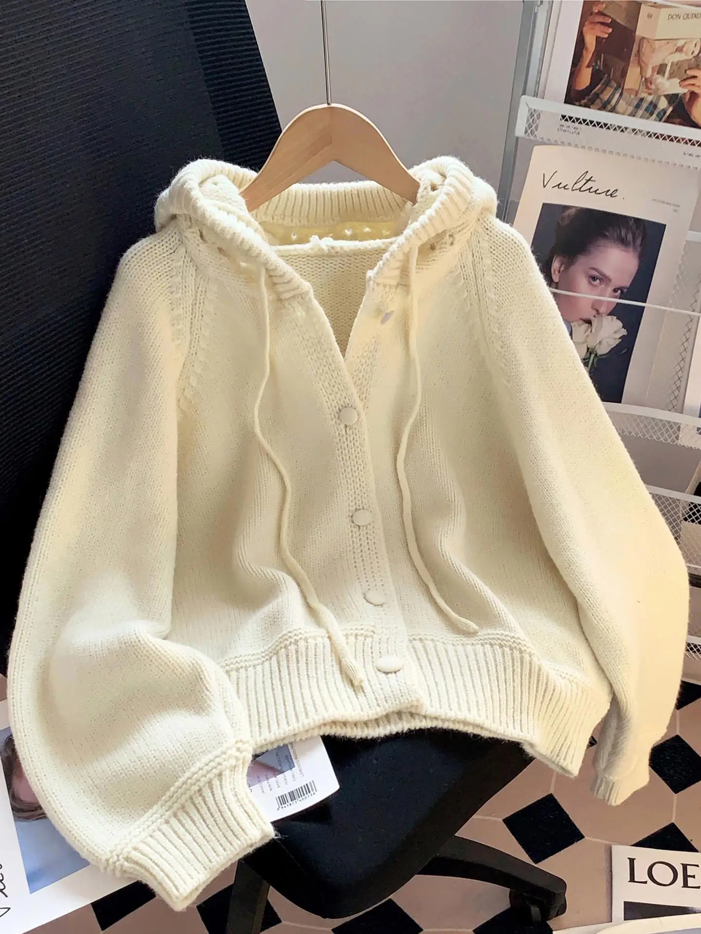 Loose Women's Knitted Hat Sweater Cardigan Autumn Winter Lazy Sle Polyester Fiber Warmth Thiened Single Button Hollow out
Loose Women's Knitted Hat Sweater Cardigan Autumn Winter Lazy Sle Polyester Fiber Warmth Thiened Single Button Hollow out