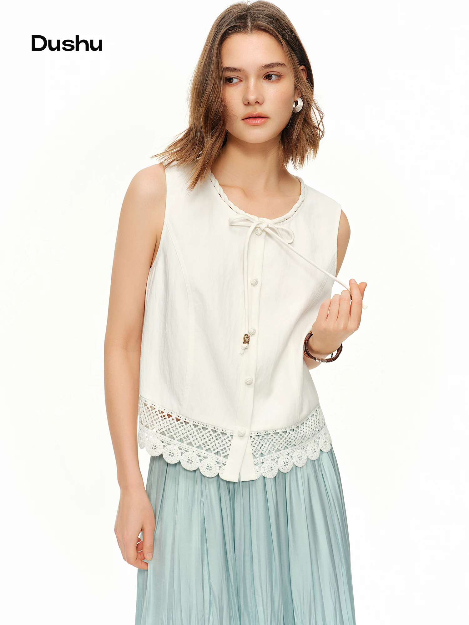 DUSHU Stylish Summer Women's Hand-Hooked Lace Resort Vest Top 2026 New Summer Arrival Fashion Collection White Sleeveless Shirts
DUSHU Stylish Summer Women's Hand-Hooked Lace Resort Vest Top 2026 New Summer Arrival Fashion Collection White Sleeveless Shirts
