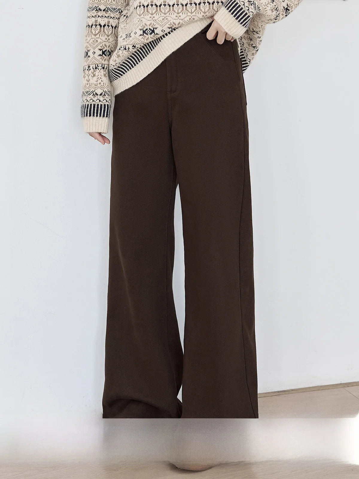 Deep Brown Fleece Lined High Waist Thickened Wide Leg Jeans Women's Winter New Style HUIXI Commute Style Pure Color Jeans
Deep Brown Fleece Lined High Waist Thickened Wide Leg Jeans Women's Winter New Style HUIXI Commute Style Pure Color Jeans