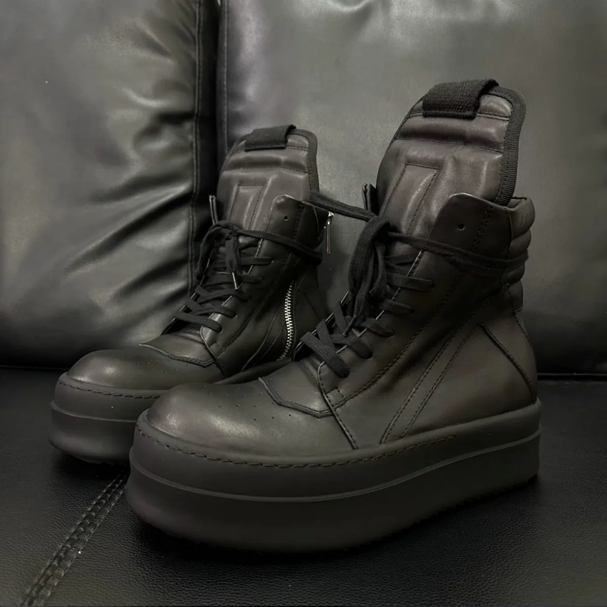 Ro Designer Men Shoe Women Sneaker High Top Shoes Black Leather Boots Luxury Casual Sneakers Zipper 6cm Thick Sole Ankle Boot
Ro Designer Men Shoe Women Sneaker High Top Shoes Black Leather Boots Luxury Casual Sneakers Zipper 6cm Thick Sole Ankle Boot