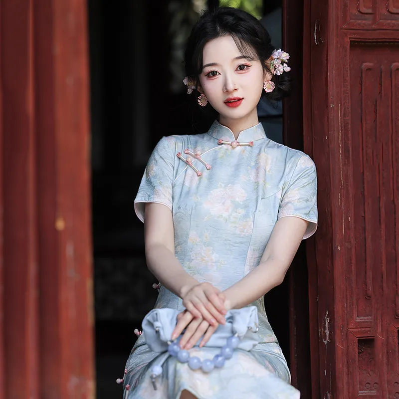 Print Blue National Style New Chinese Suzhou Long Cheongsam Improved Young Style 2026 New Female Qipao Dress
Print Blue National Style New Chinese Suzhou Long Cheongsam Improved Young Style 2026 New Female Qipao Dress
