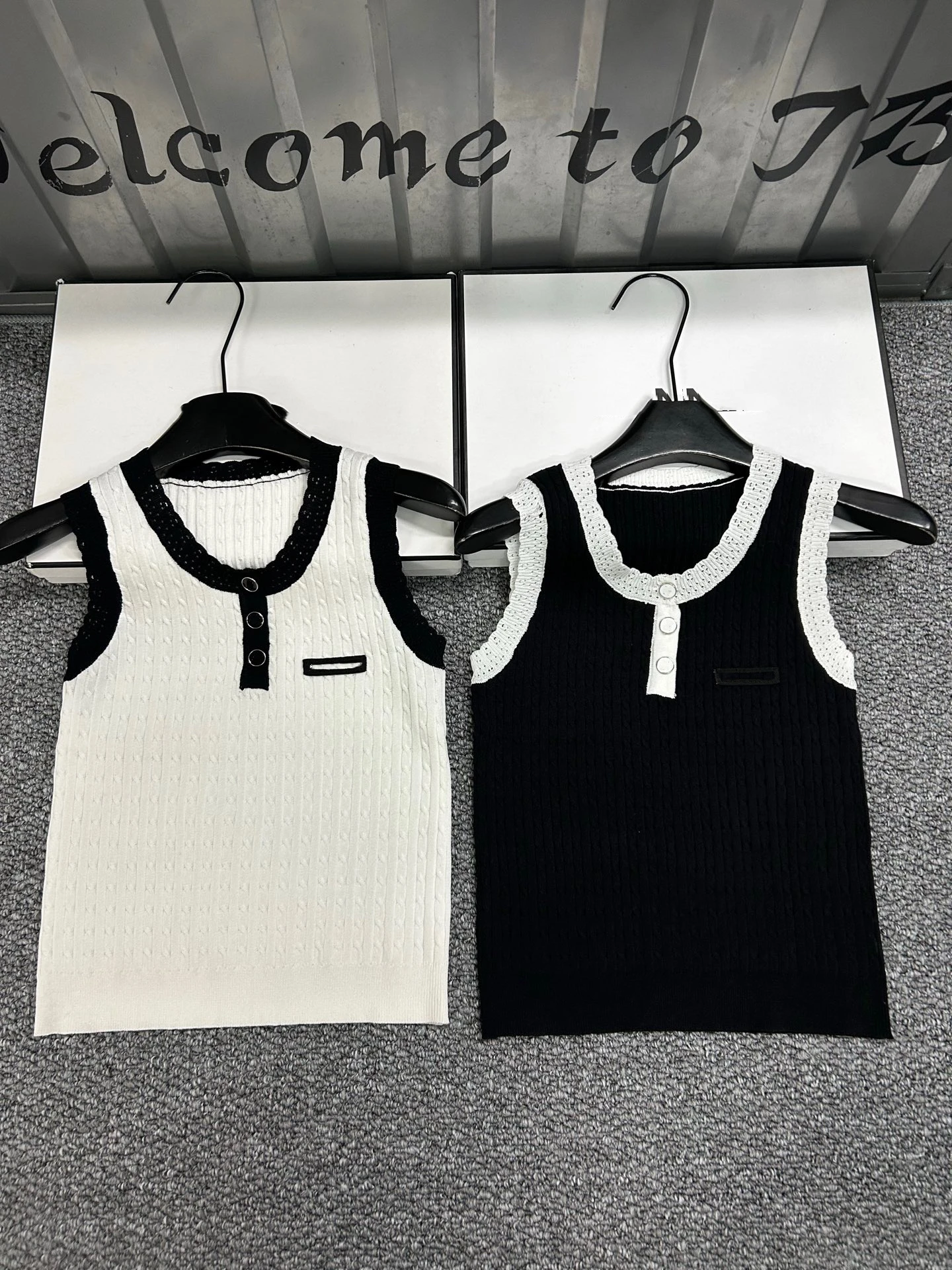 VIBE Trendy Brand Knitted Slim Fit Vest Women's Black White Two Colors Button Embellished Collar Color Block Style Top
VIBE Trendy Brand Knitted Slim Fit Vest Women's Black White Two Colors Button Embellished Collar Color Block Style Top
