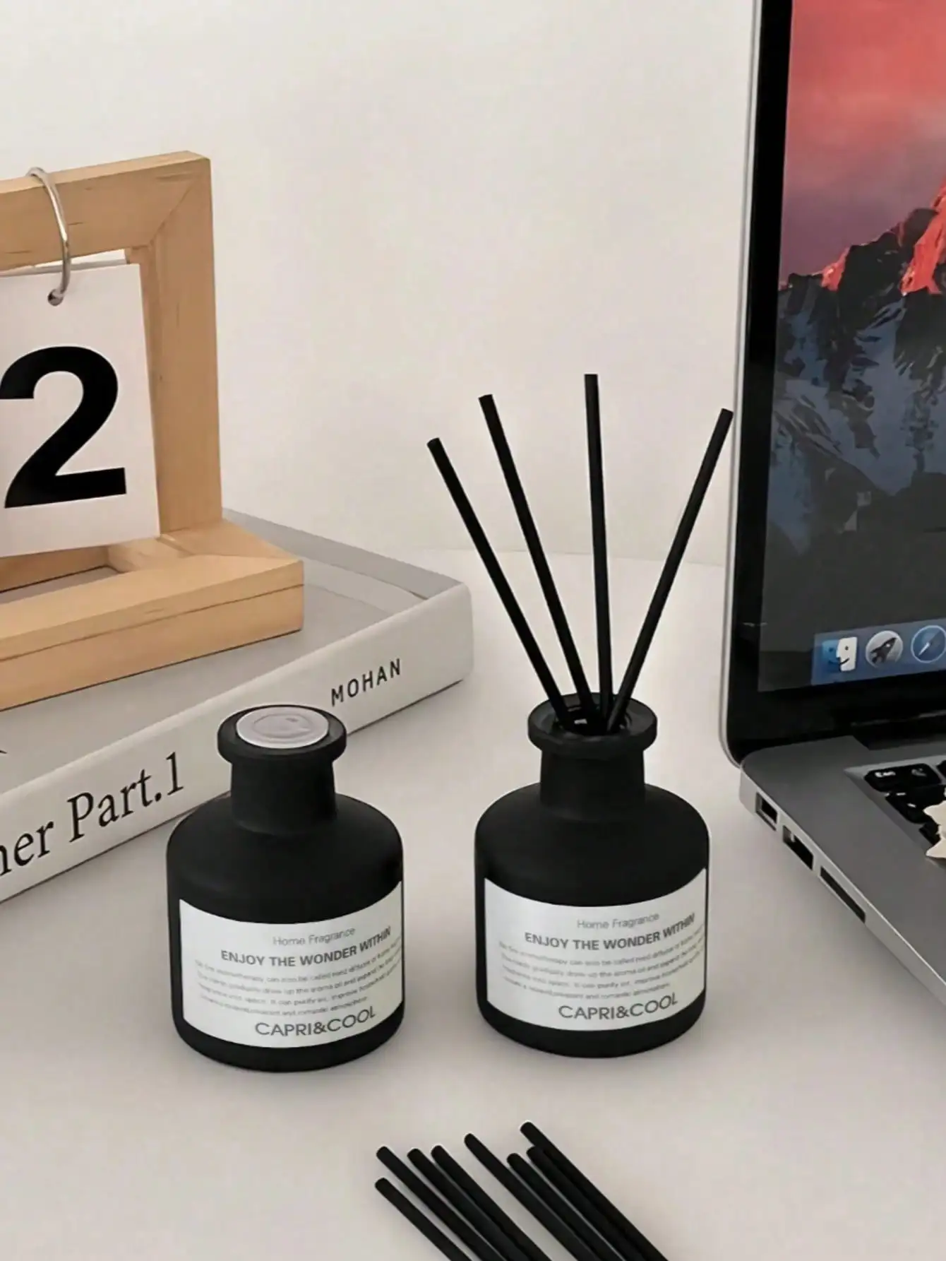 1 Bottle Small Black Room Fragrance - Releases Different Scents - Natural Soothing Formula - Powerful Deodorizer - Long-Lasting
1 Bottle Small Black Room Fragrance - Releases Different Scents - Natural Soothing Formula - Powerful Deodorizer - Long-Lasting