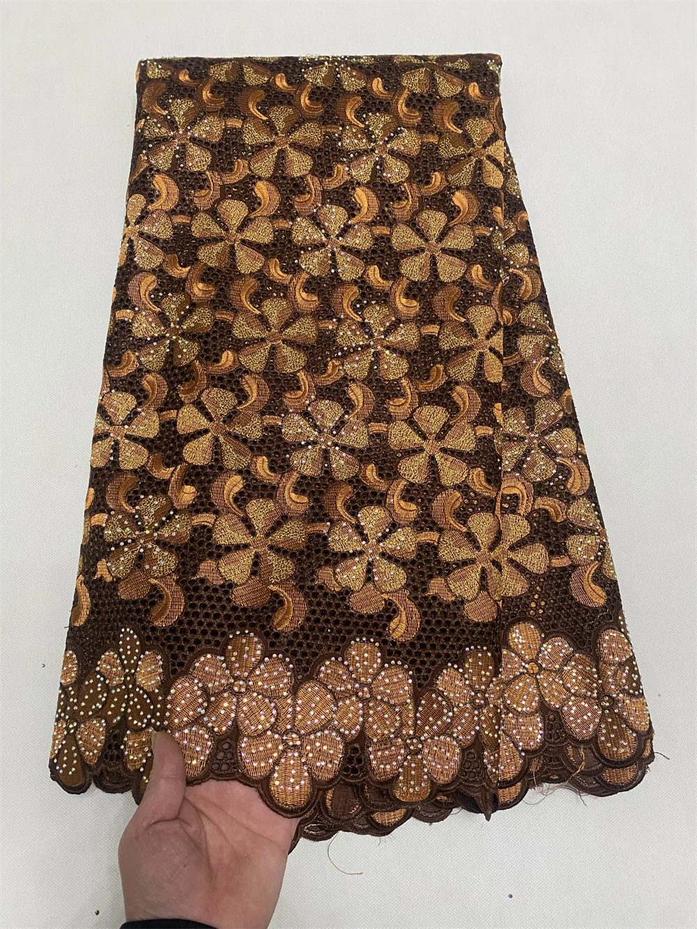 2025 Latest Gold Fashion African Lace Fabric High Quality Stones Embroidery Voile Lace Fabric For Party For Wedding Dress W451-1
2025 Latest Gold Fashion African Lace Fabric High Quality Stones Embroidery Voile Lace Fabric For Party For Wedding Dress W451-1