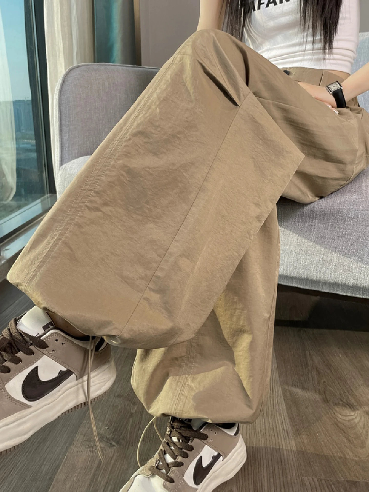 Новые женские брюки на весну-лето: быстросохнущие, тонкие, для работы, с широкими штанинами, повседневные, в стиле Harlan, удобные, с высокой талией, прямого кроя.
Новые женские брюки на весну-лето: быстросохнущие, тонкие, для работы, с широкими штанинами, повседневные, в стиле Harlan, удобные, с высокой талией, прямого кроя.