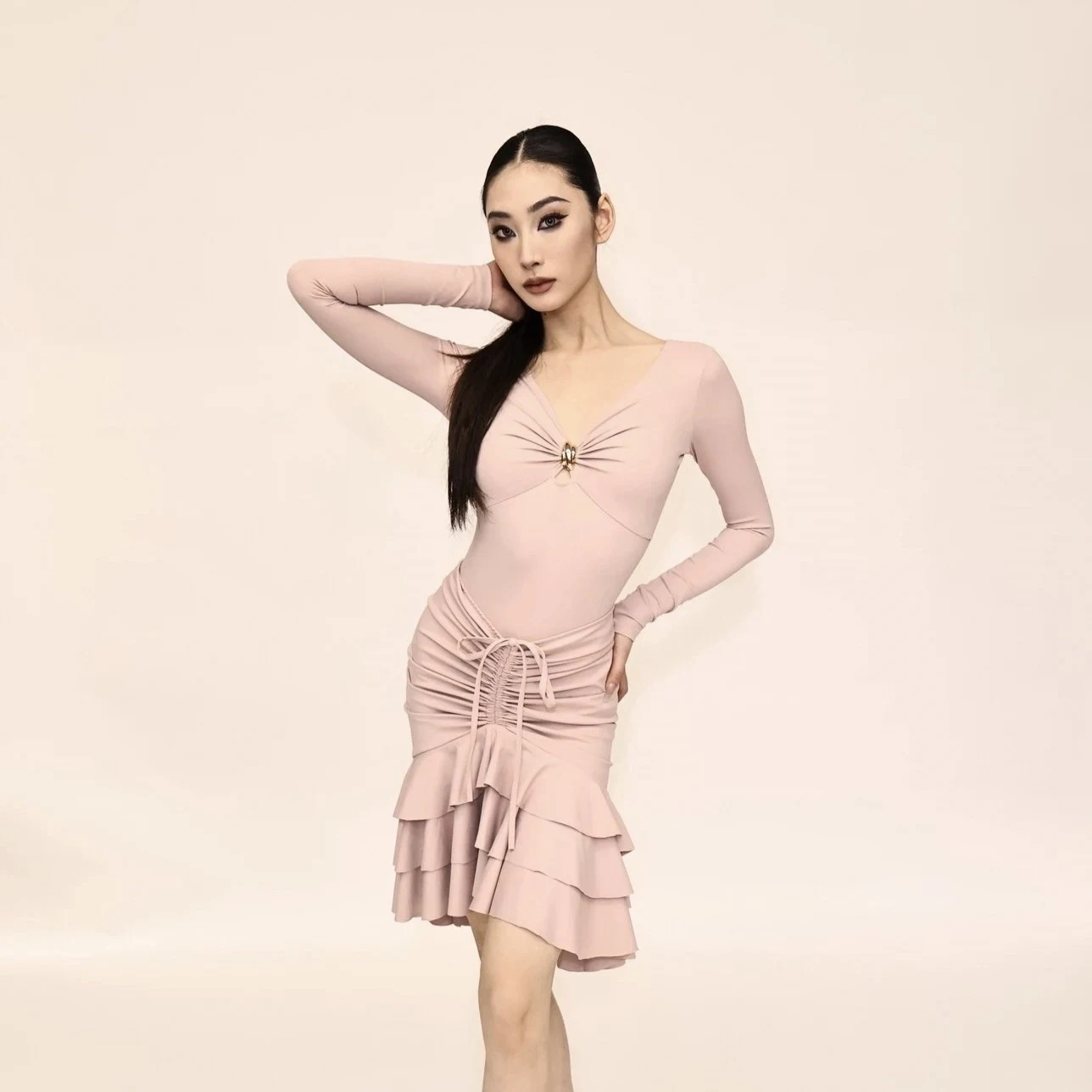 Adult Latin Dance Clothes Women 2026 Practice Long Sleeves Bodysuit Pleated Ruffled Skirt ChaCha Rumba Tango Dannce Dress SS2232
Adult Latin Dance Clothes Women 2026 Practice Long Sleeves Bodysuit Pleated Ruffled Skirt ChaCha Rumba Tango Dannce Dress SS2232