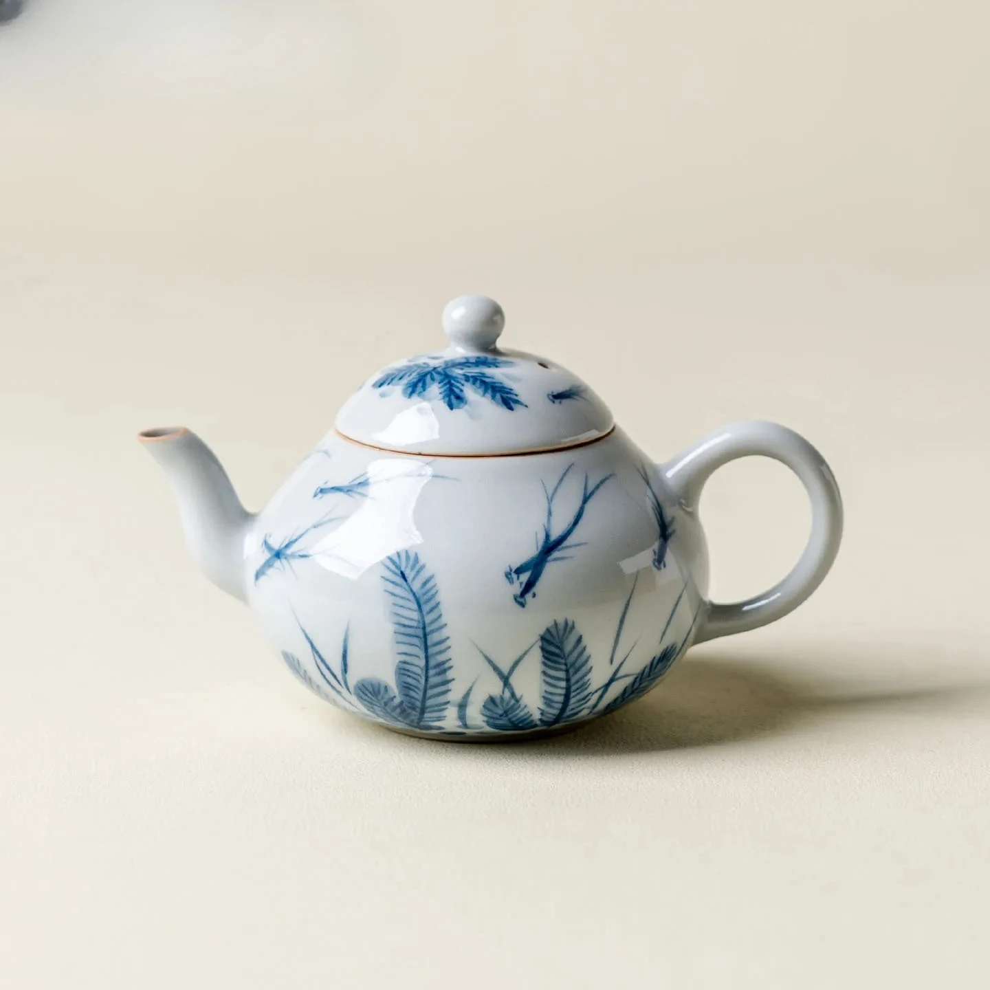 100ml Hand-painted Creek Fish Short Pear-shaped Teapot Elegant Tea Infuser Pot Tea Making Kettle With Filter Tea Items Supplies
100ml Hand-painted Creek Fish Short Pear-shaped Teapot Elegant Tea Infuser Pot Tea Making Kettle With Filter Tea Items Supplies