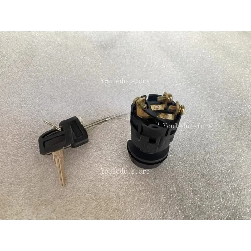 Suitable for Forklift FB20~ 30-72/75 Electric Door Lock, Start Ignition Switch 70001-33650
Suitable for Forklift FB20~ 30-72/75 Electric Door Lock, Start Ignition Switch 70001-33650