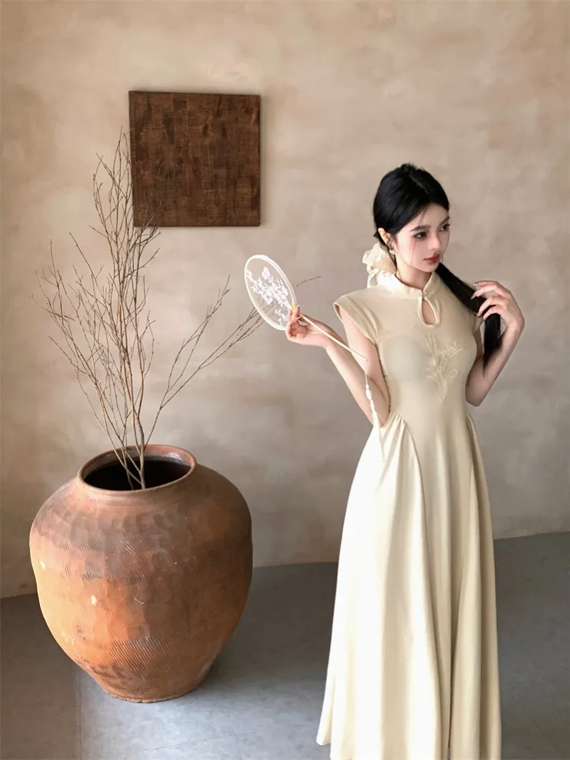 New Chinese Style Embroidered Slim Fit Summer Long Dress Waist Cinching Vintage Women's Fashion Retro Body Shaping Dress
New Chinese Style Embroidered Slim Fit Summer Long Dress Waist Cinching Vintage Women's Fashion Retro Body Shaping Dress