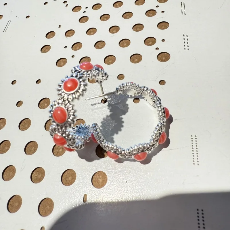 Italian Designer Stud Earrings Light Luxury Unique High-end Earrings Temperament Retro Red Stone Daisy Earrings
Italian Designer Stud Earrings Light Luxury Unique High-end Earrings Temperament Retro Red Stone Daisy Earrings