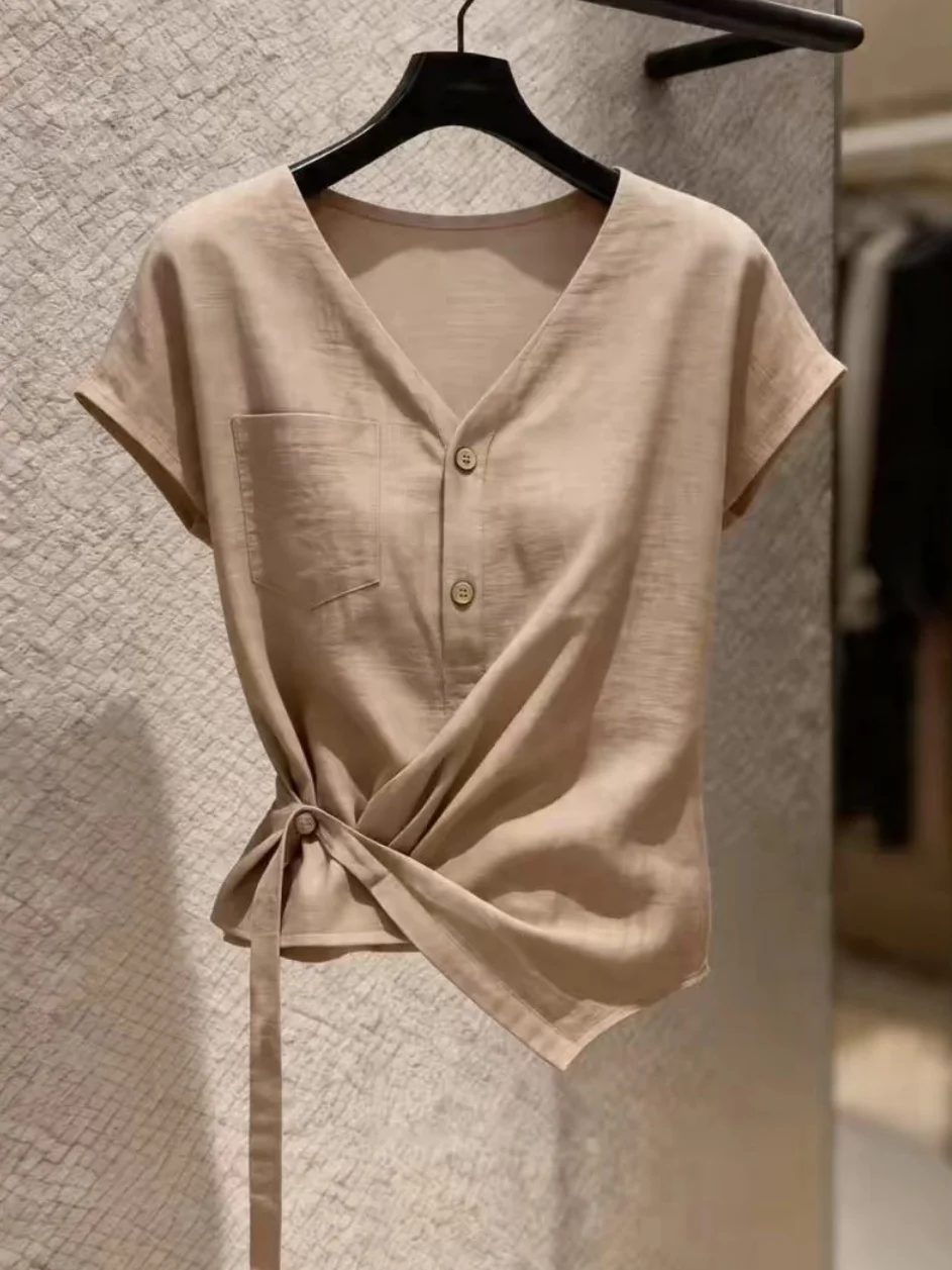 Summer Slimming V-Neck Short Sleeve Shirt Women's Pure Color Versatile Design Commute Style Korean Version Straight Cut Top
Summer Slimming V-Neck Short Sleeve Shirt Women's Pure Color Versatile Design Commute Style Korean Version Straight Cut Top