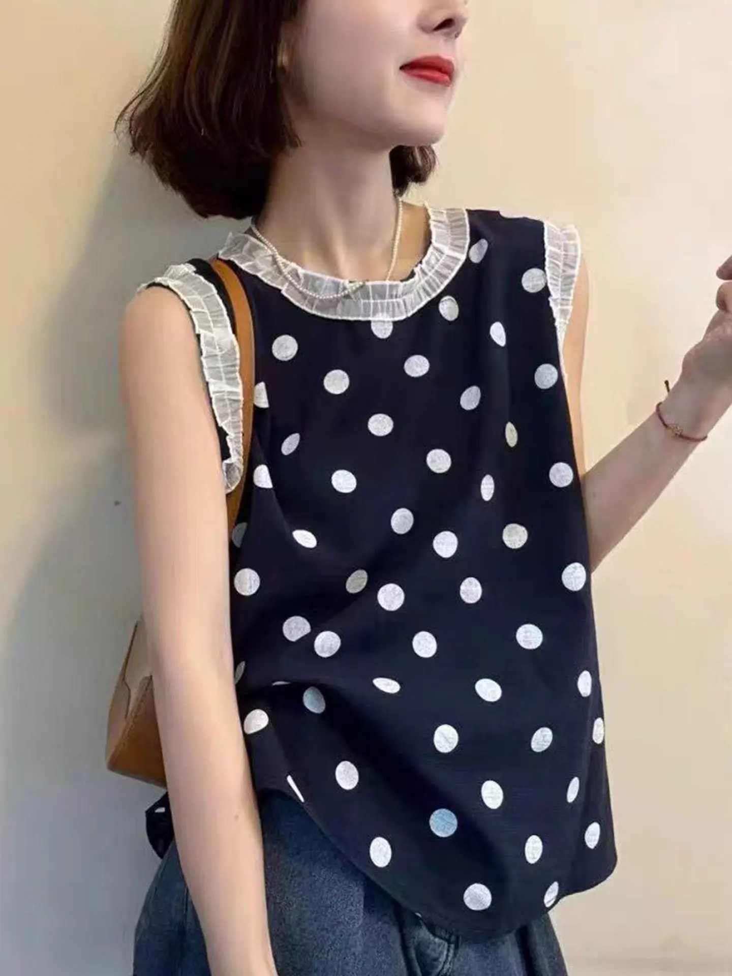 Ele Korean Sle Svel Polka Dot Print Vest Summer Faion Casual round Ne Collar Color Blo Lace Trim Top
Ele Korean Sle Svel Polka Dot Print Vest Summer Faion Casual round Ne Collar Color Blo Lace Trim Top