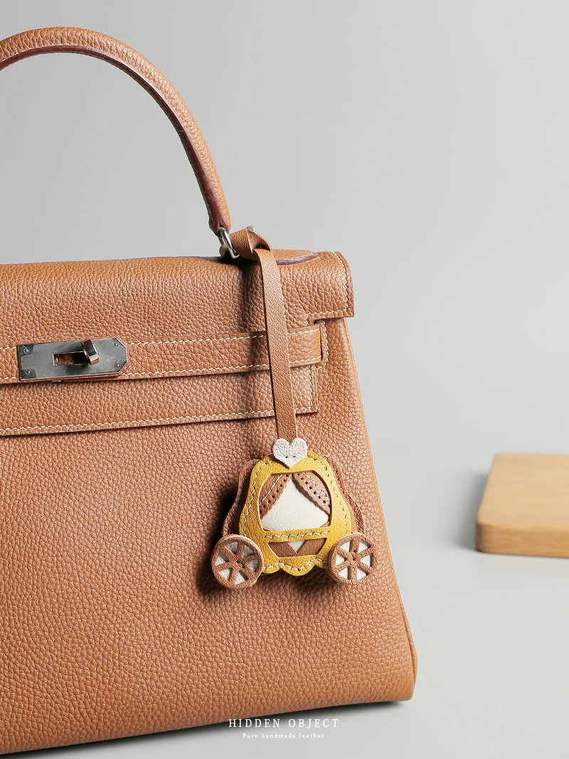 Handmade leather Bag charm Original pumpkin car bag small pendant leather car keychain couple handmade bag pendant Birthday gift
Handmade leather Bag charm Original pumpkin car bag small pendant leather car keychain couple handmade bag pendant Birthday gift