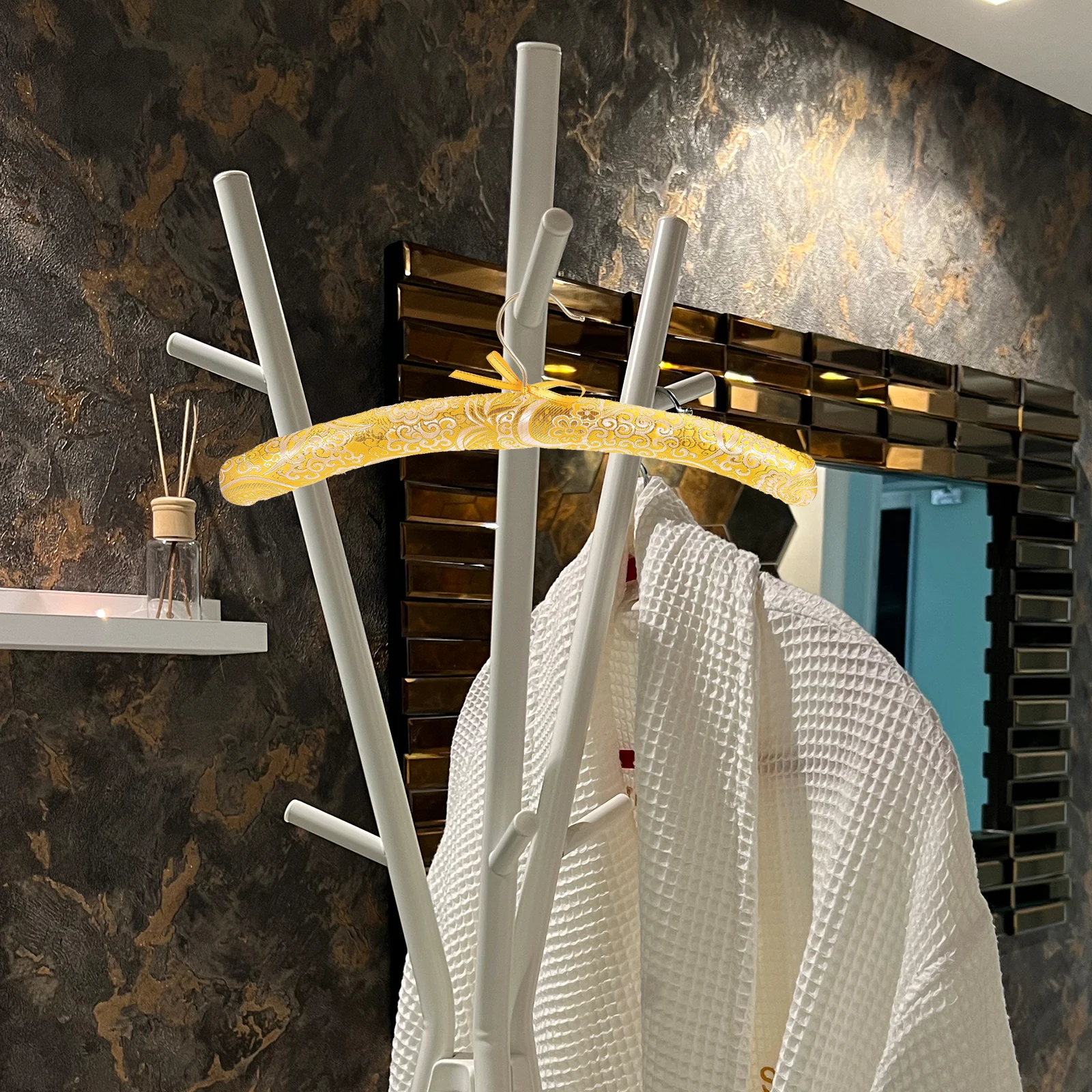3pcs Clothes Hanger Sponge Padded Wood Non slip Bow Home Dorm Apartment Storage Fashion Practical skirt hangers sweater
3pcs Clothes Hanger Sponge Padded Wood Non slip Bow Home Dorm Apartment Storage Fashion Practical skirt hangers sweater