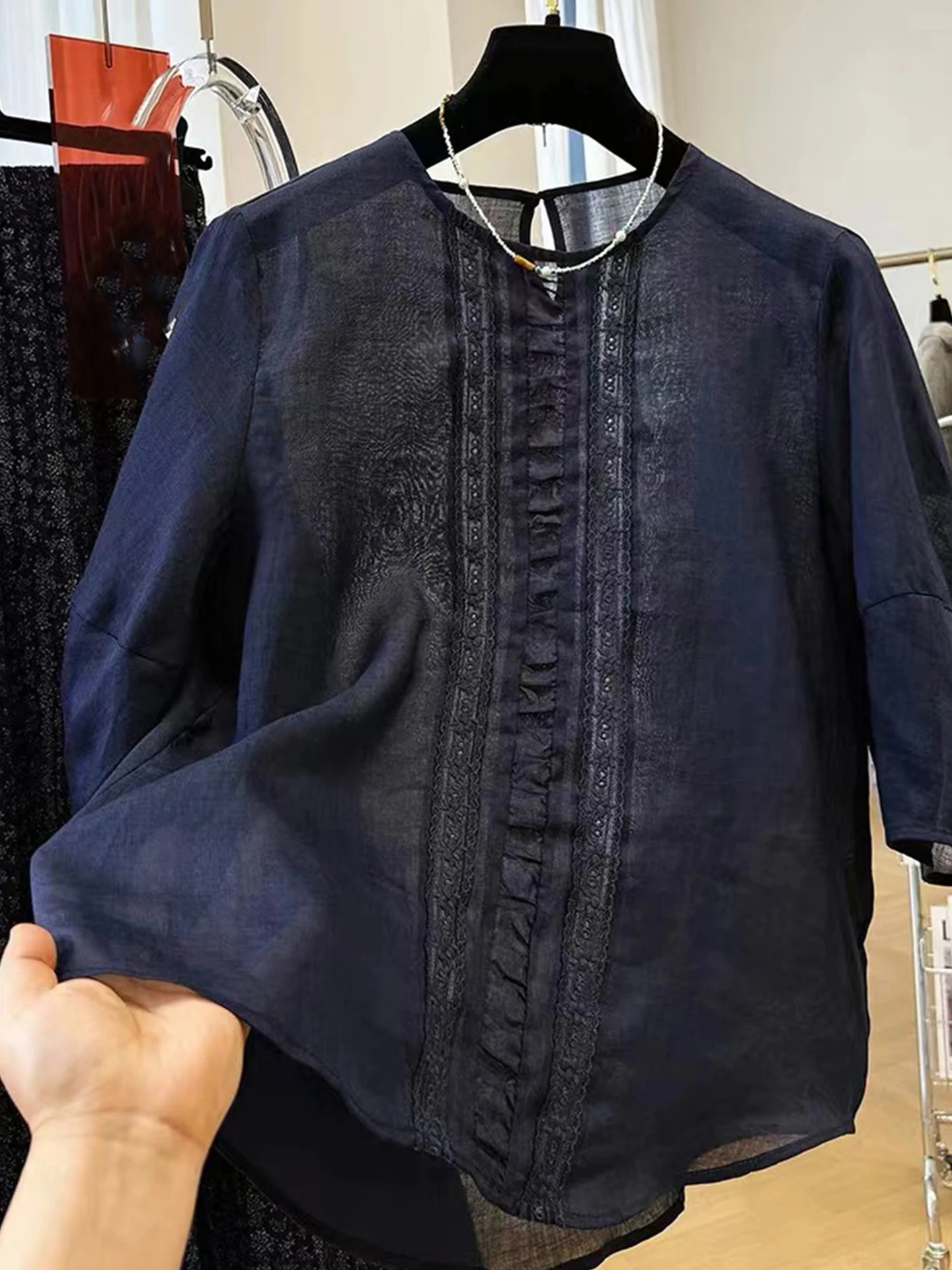 High-End Retro Cotton Linen Five-Sleeve Shirt Summer Fashionable Loose Slimming Pleated Splicing Linen Small Top Upper Apparel
High-End Retro Cotton Linen Five-Sleeve Shirt Summer Fashionable Loose Slimming Pleated Splicing Linen Small Top Upper Apparel