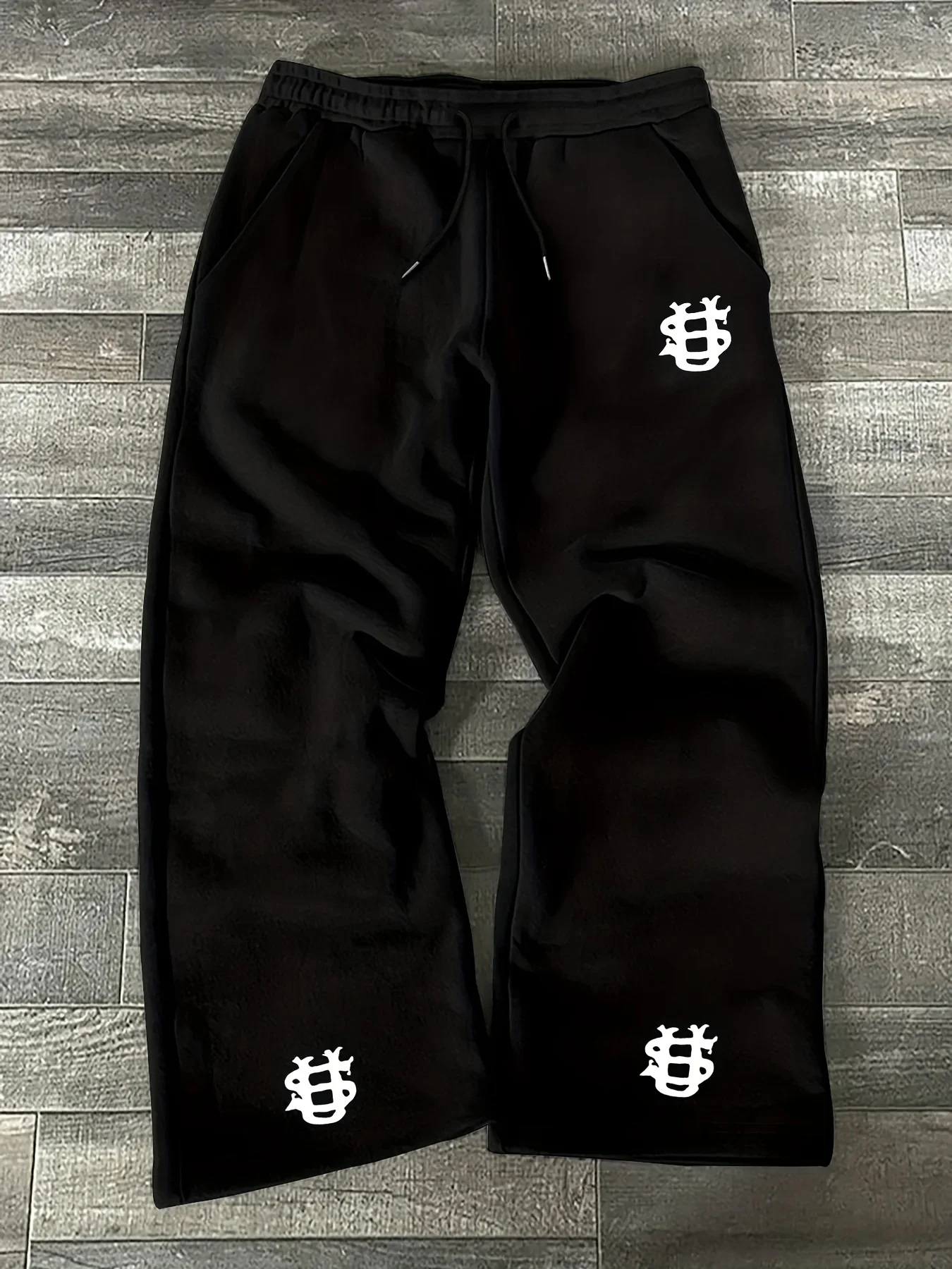 Men's Casual Sports Trousers Letter US Pattern Printed Sweatpants Wide-leg Casual Trousers Street Wear Bottom Wear Urban Fashion
Men's Casual Sports Trousers Letter US Pattern Printed Sweatpants Wide-leg Casual Trousers Street Wear Bottom Wear Urban Fashion