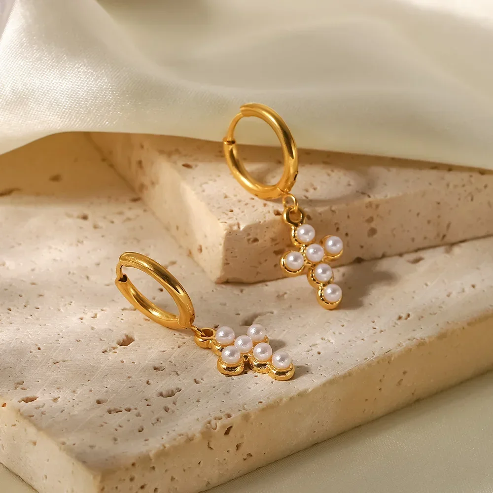 Le.Baiser 18K Gold Plated Stainless Steel Hoop Pearl Jewelry Gift Charm Cubic Zirconia Cross Pendant Earrings for Women
Le.Baiser 18K Gold Plated Stainless Steel Hoop Pearl Jewelry Gift Charm Cubic Zirconia Cross Pendant Earrings for Women