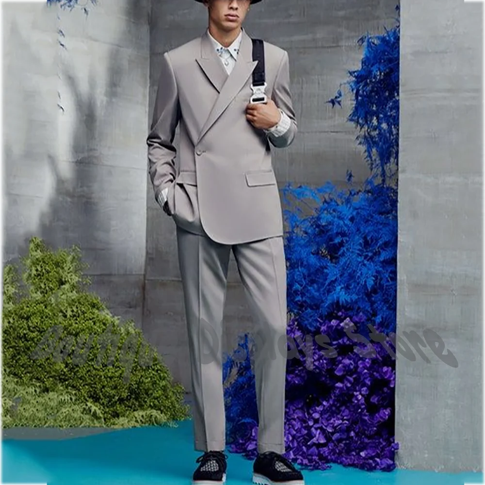 Chic Design Men's Suit Two Piece Jacket Pants Single Button Lapel Modern Cut Casual Elegant Party Male Outfit Tailored Set
Chic Design Men's Suit Two Piece Jacket Pants Single Button Lapel Modern Cut Casual Elegant Party Male Outfit Tailored Set