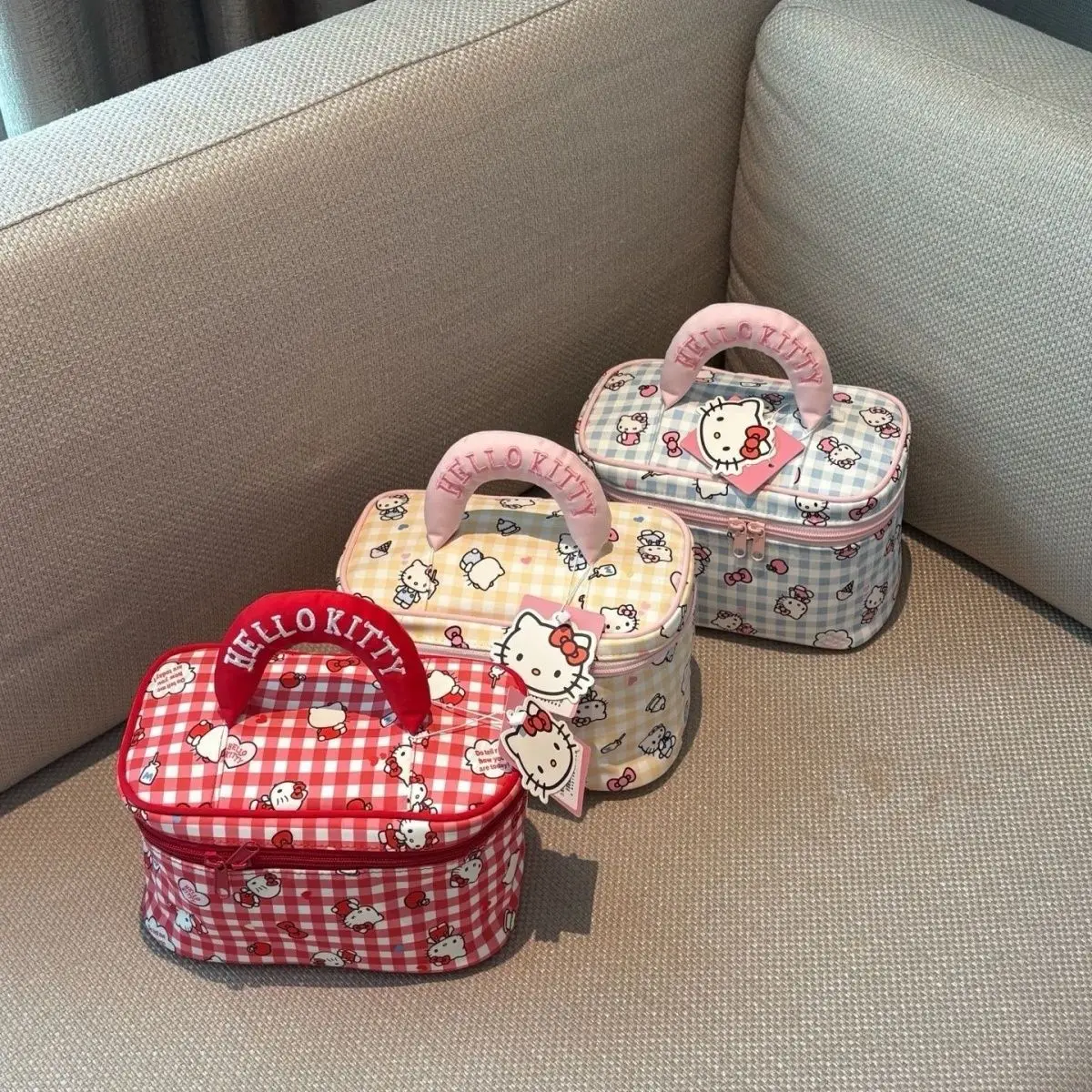 Cute Hello Kitty Checkered Travel Makeup Bag, Multi-Functional Cosmetic Storage Organizer with Handle, Cartoon Plaid Toiletry
Cute Hello Kitty Checkered Travel Makeup Bag, Multi-Functional Cosmetic Storage Organizer with Handle, Cartoon Plaid Toiletry