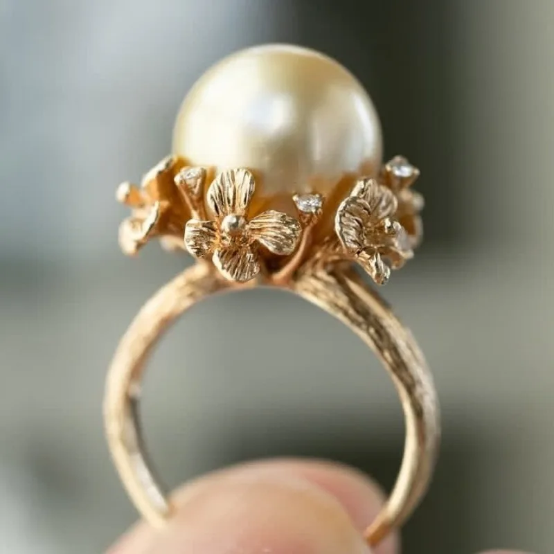 Gorgeous Women Rings Gold Color Round Flower Imitation Pearl Rings Party Accessories Gift
Gorgeous Women Rings Gold Color Round Flower Imitation Pearl Rings Party Accessories Gift