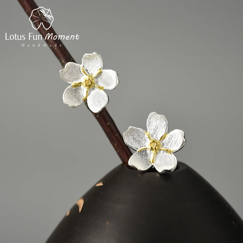Lotus Fun Moment, оригинальные серьги-гвоздики из стерлингового серебра 925 пробы с цветком Forget-me-not для женщин, модные ювелирные изделия, тренд 2024
Lotus Fun Moment, оригинальные серьги-гвоздики из стерлингового серебра 925 пробы с цветком Forget-me-not для женщин, модные ювелирные изделия, тренд 2024